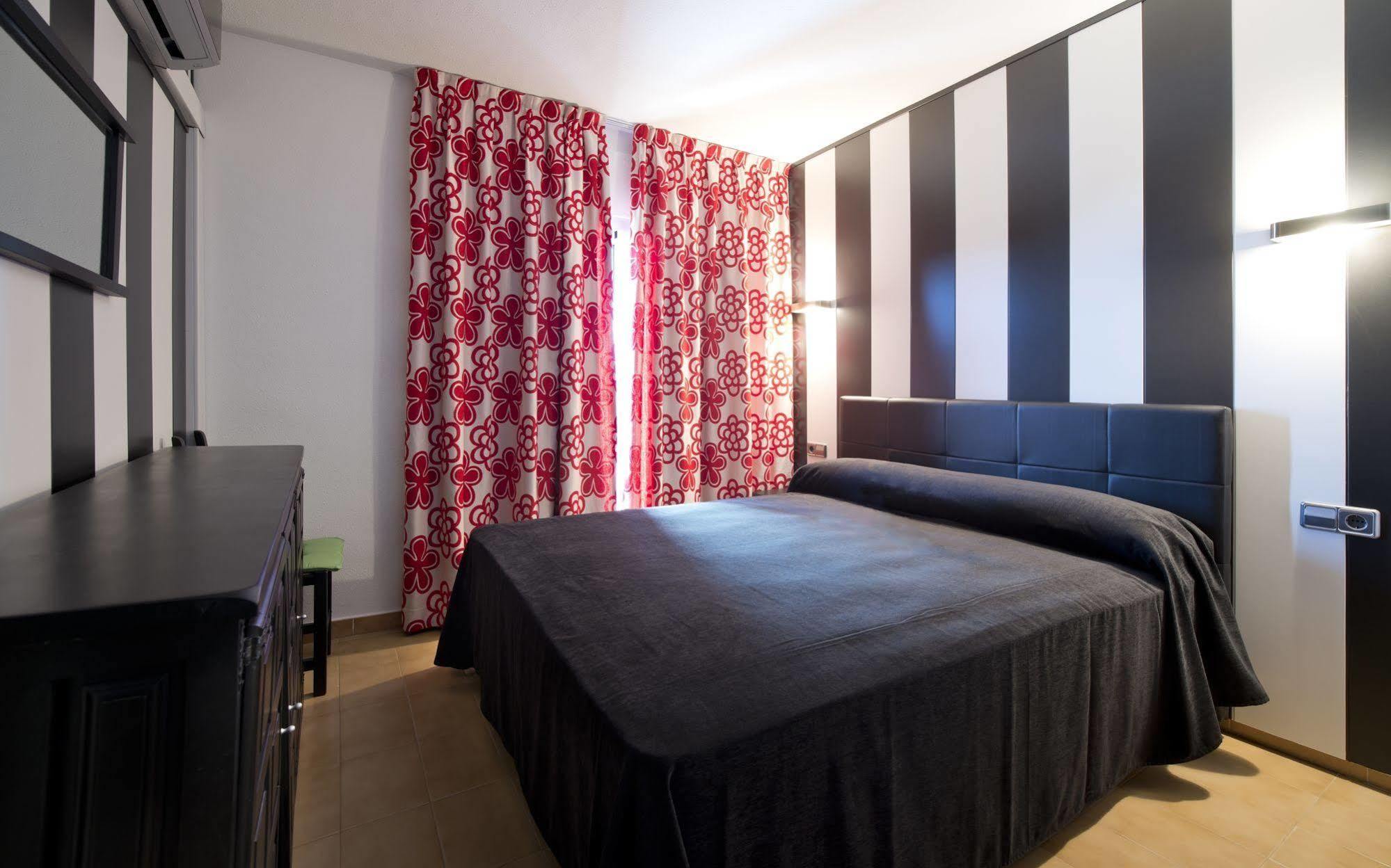 Apartamentos Sallés Beach L'Estartit Esterno foto